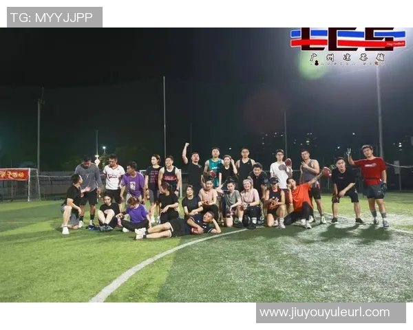 快船全队团建活动共赏橄榄球比赛并拍摄合影留念欢乐时光